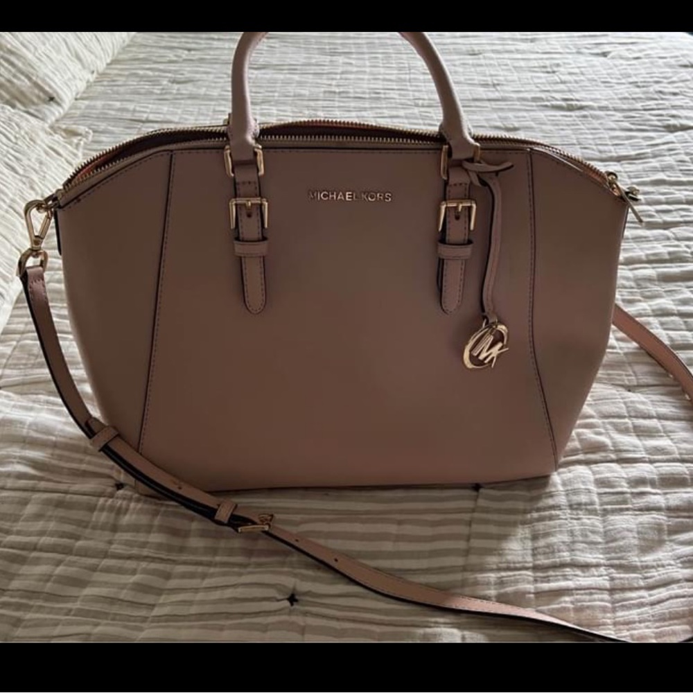 Light pink leather Michael Kors purse